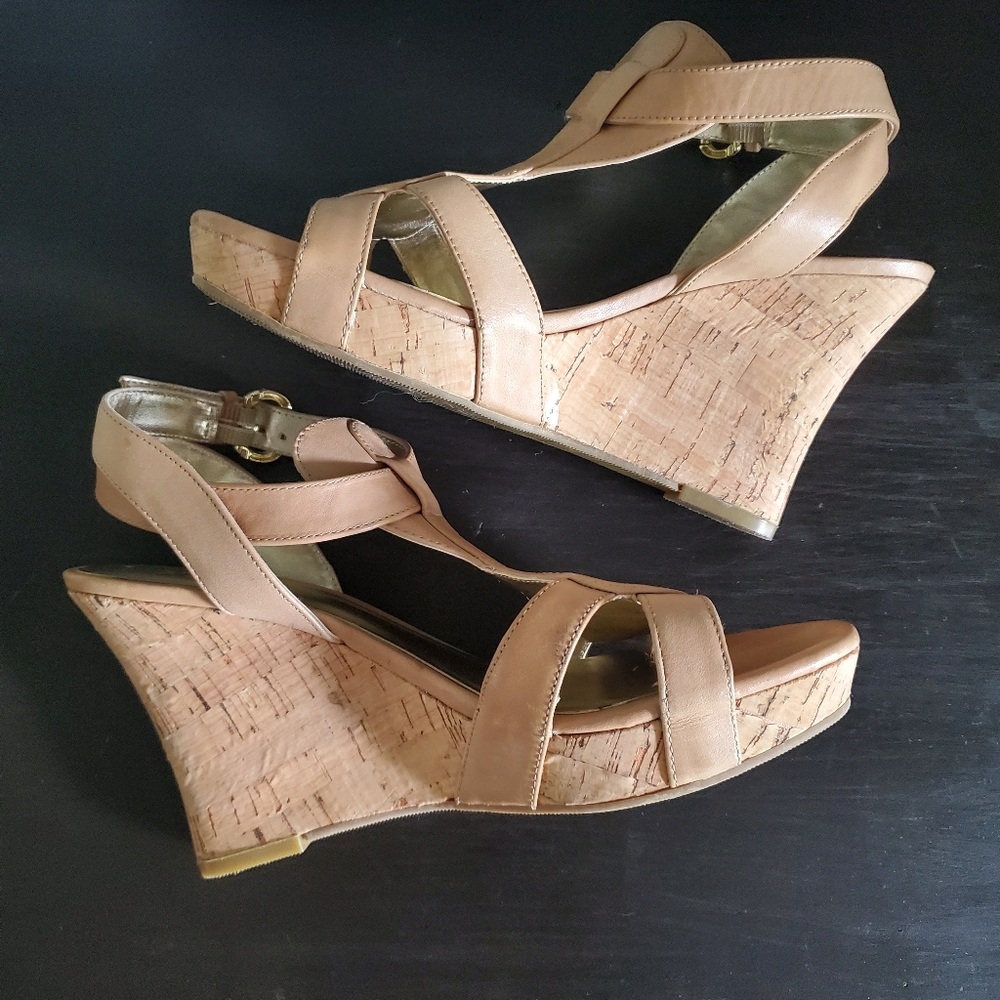 Guess tan wedge sandals size 8M - Picture 4 of 10
